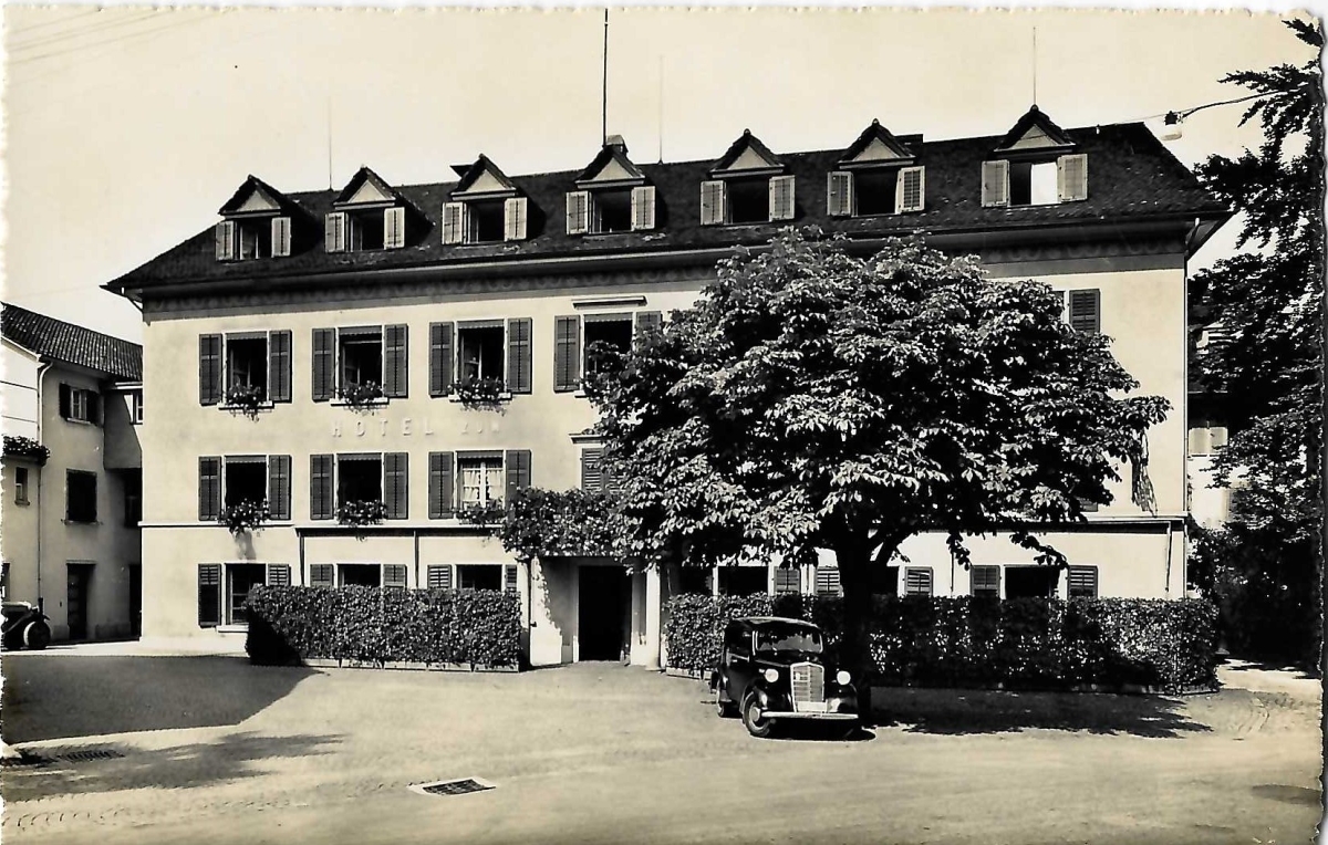 <p>Hotel Storchen mit altem Auto , Karte Top Zustand ungelaufen</p>